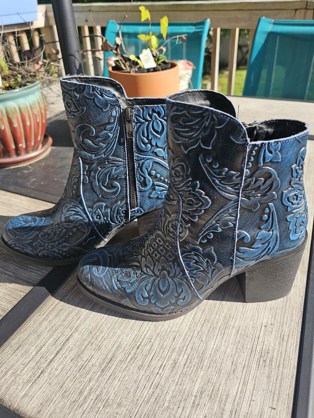 Sterling River Black & Metallic Blue Embossed Floral Leather Ankle Boots Sz 7.5M
